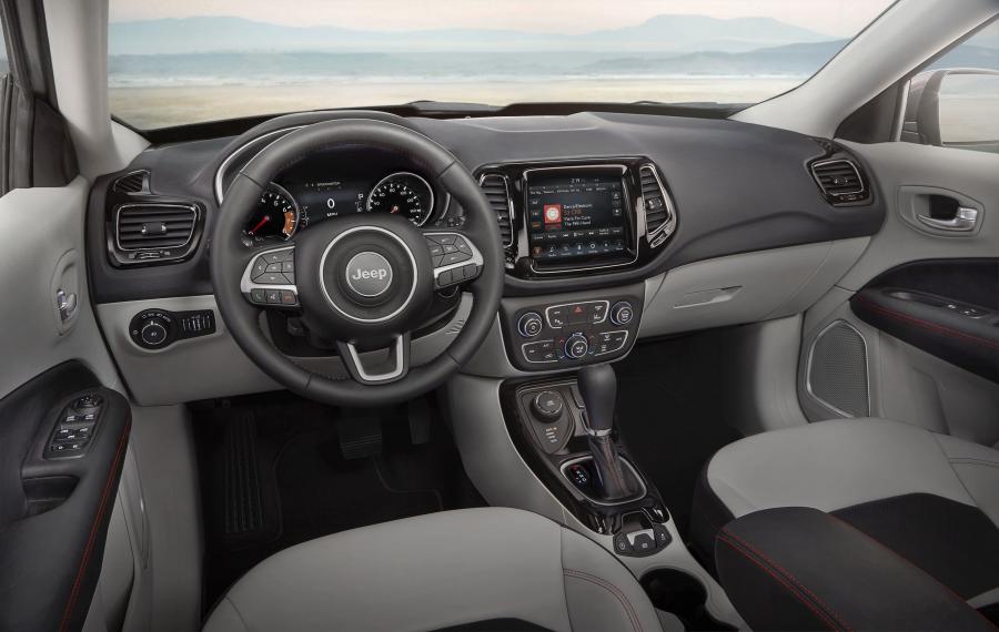 Торпедо Jeep Compass Limited 2017 года  (NA) (фото 30 из 62)